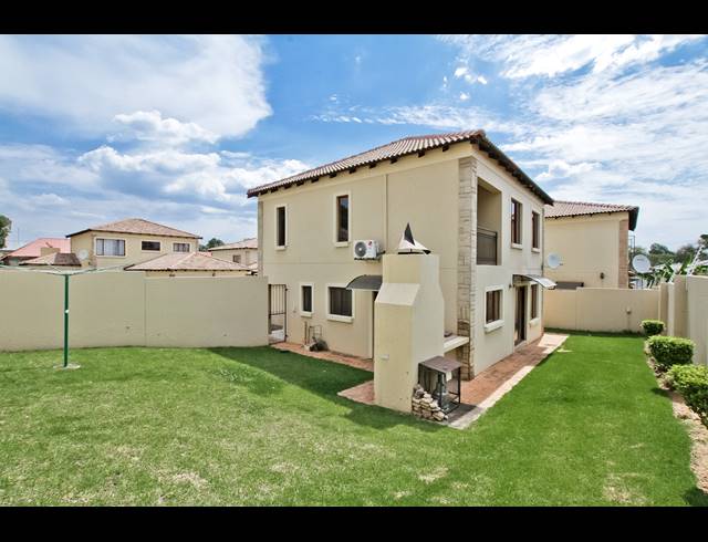 3 BEDROOM HOUSE FOR SALE IN FERNDALE